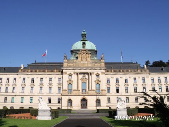 Парламент Чехии выступает за сохранение антироссийских санкций в старом объеме