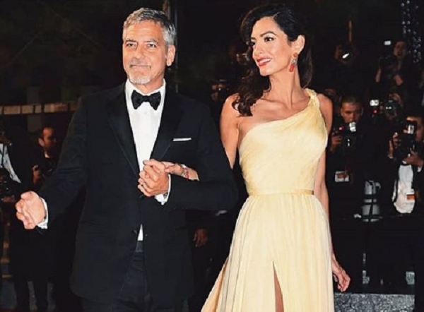 Двойняшки Джорджа Клуни совсем не похожи друг на друга: в Сеть попало первое фото малышей