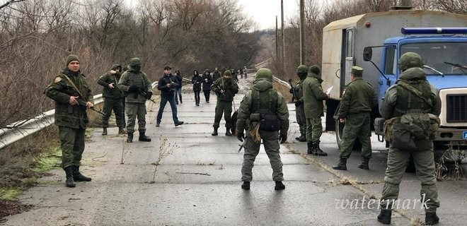 Окупанти Донбасу передали Києву десятки ув'язнених: фото