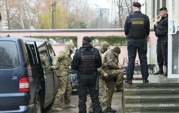 В Крыму продлили арест трем украинским морякам
