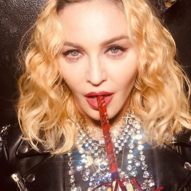 Мадонна – жертва пластики: 60-летняя звезда обзавелась "мягким местом" необъятных размеров